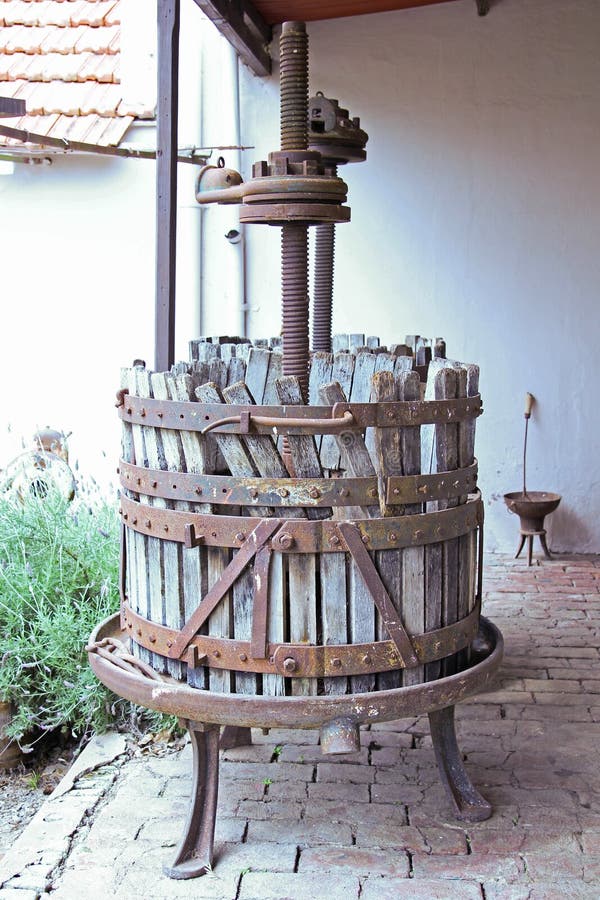 Alte hölzerne Weinpresse stockfotografie Alte hölzerne Weinpresse stockfotografie