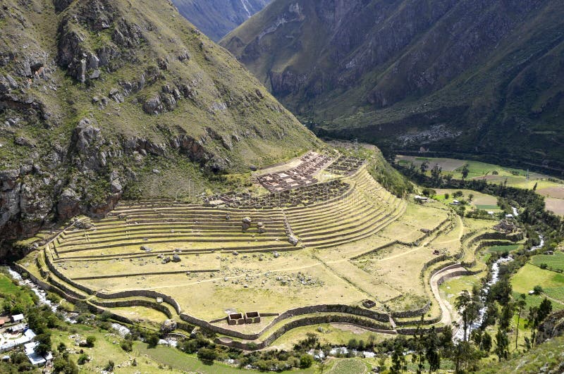 Alte Llactapata Inka-Ruinen im Urubamba Tal lizenzfreies stockfoto Alte Llactapata Inka-Ruinen im Urubamba Tal lizenzfreies stockfoto