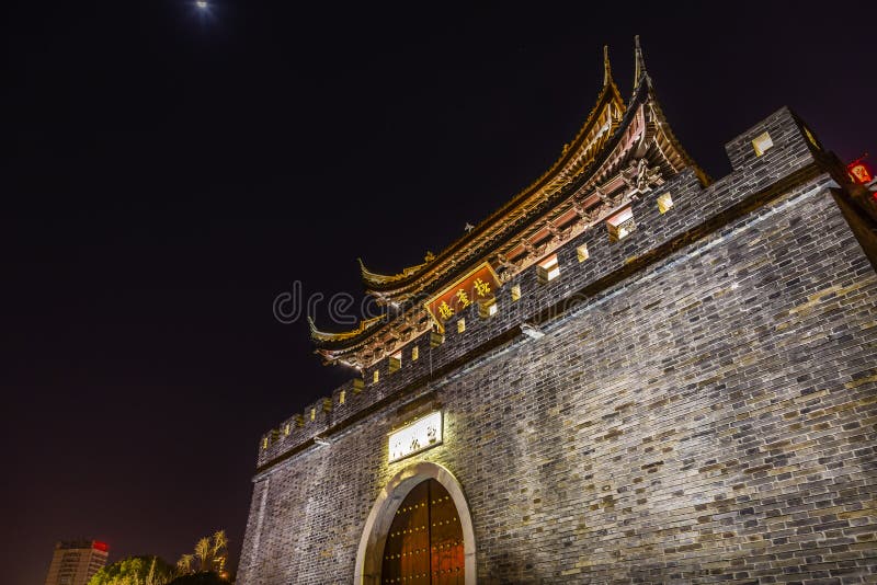 Alte Nacht Stadtmauer-Tor-Wasser-Kanal-Wuxis Jiangsu China stockfotografie Alte Nacht Stadtmauer-Tor-Wasser-Kanal-Wuxis Jiangsu China stockfotografie