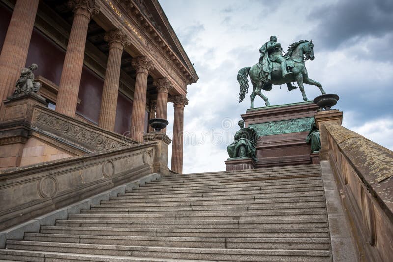 Alte Nationalgalerie на Museumsinsel в Берлине стоковая фотография Alte Nationalgalerie на Museumsinsel в Берлине стоковая фотография