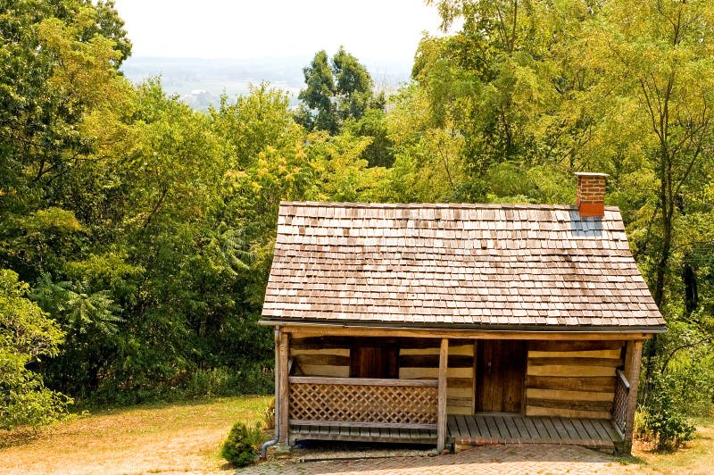 Alte Pionierblockhütte lizenzfreie stockfotos