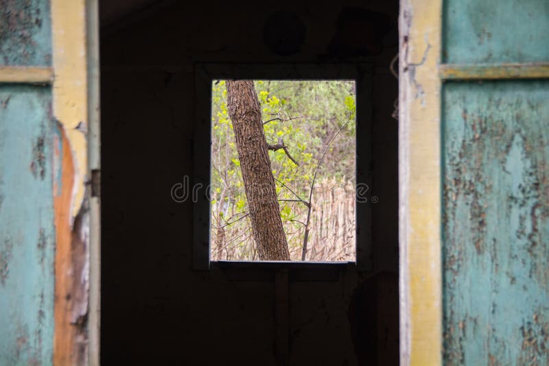 Alte ruinierte hölzerne touristische Kabinen stockfotografie Alte ruinierte hölzerne touristische Kabinen stockfotografie