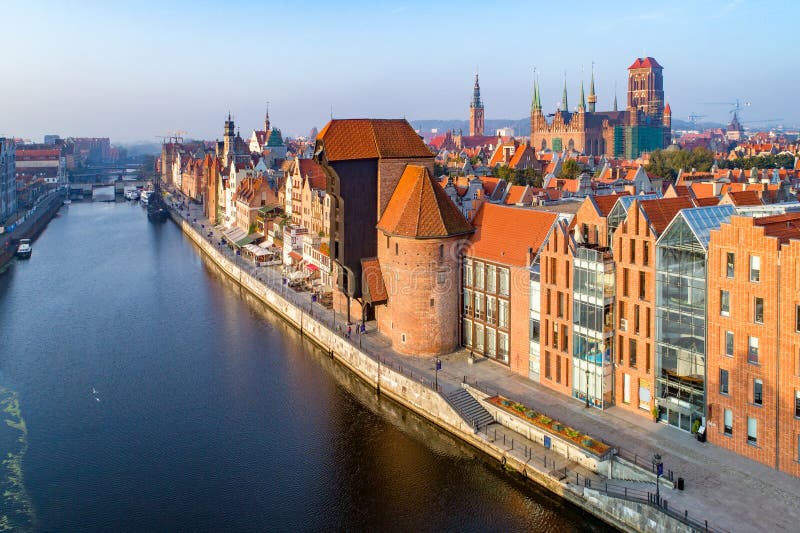Alte Stadt Gdansks, Polen Vogelperspektive bei Sonnenaufgang stockbild Alte Stadt Gdansks, Polen Vogelperspektive bei Sonnenaufgang stockbild