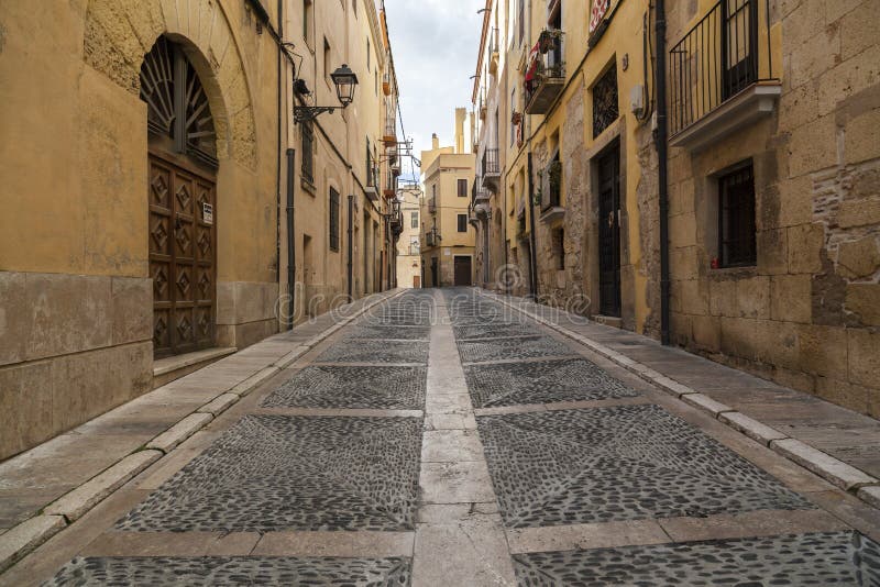 Alte Straße in Tarragona, Spanien stockfotos Alte Straße in Tarragona, Spanien stockfotos