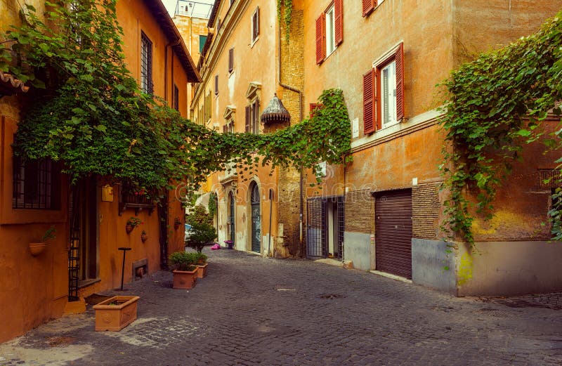 Alte Straße in Trastevere in Rom lizenzfreies stockfoto Alte Straße in Trastevere in Rom lizenzfreies stockfoto