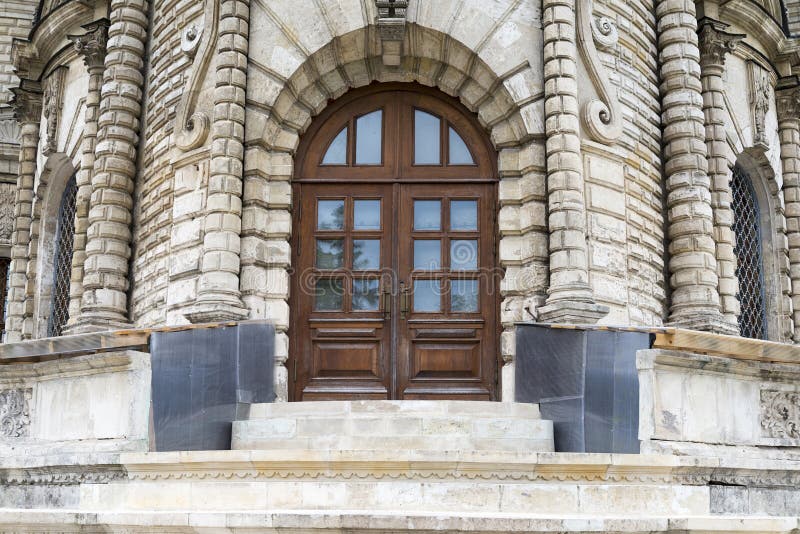 Alte Tür in der Kirche der Besteigung lizenzfreie stockfotografie Alte Tür in der Kirche der Besteigung lizenzfreie stockfotografie