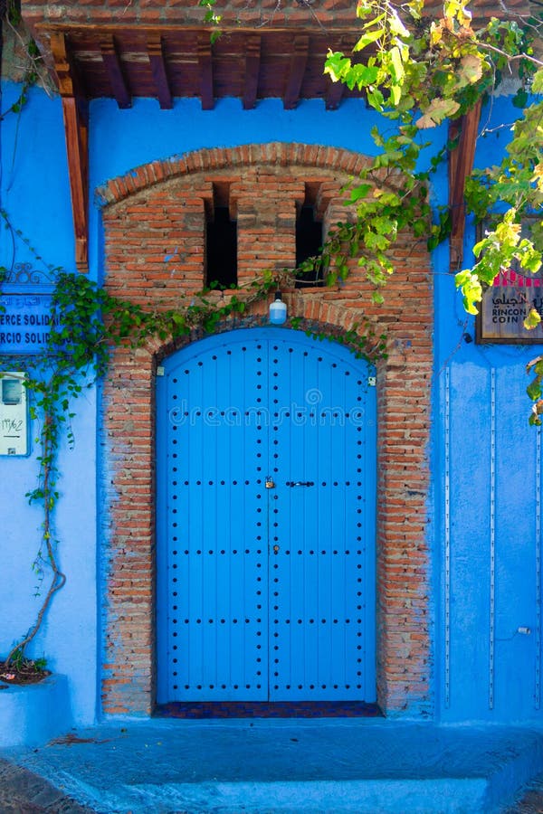 Alte Türen in der alten marokkanischen Stadt