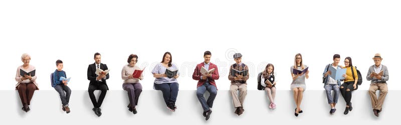 Alte und junge Menschen, die auf Bannern sitzen und Bücher lesen