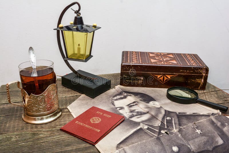 Alte Weinlesesachen des sowjetischen Zeitraums stockfoto Alte Weinlesesachen des sowjetischen Zeitraums stockfoto