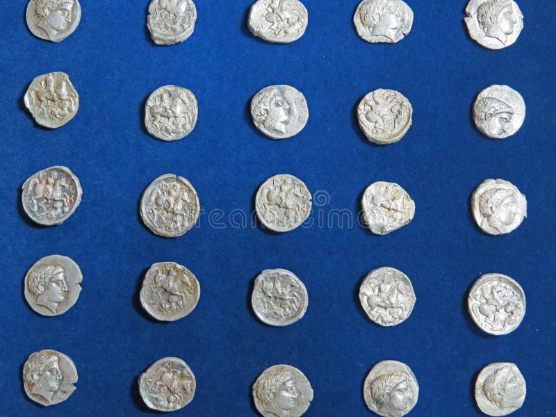 Alter Münzenschatz Gestempeltes silbernes rundes Geld stockfotos Alter Münzenschatz Gestempeltes silbernes rundes Geld stockfotos