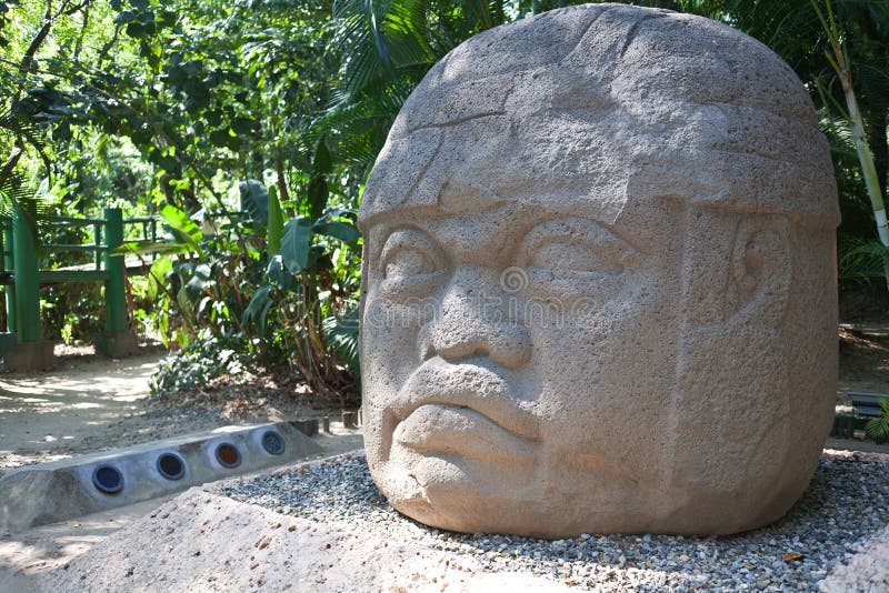 Alter olmec Kopf, La Venta lizenzfreie stockbilder Alter olmec Kopf, La Venta lizenzfreie stockbilder