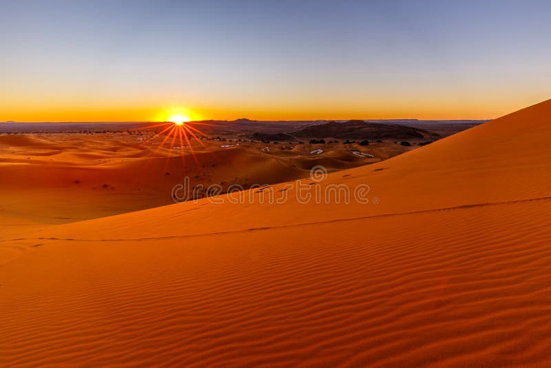 Alterações climáticas, aquecimento global e conceito de desertificação fotos de stock Alterações climáticas, aquecimento global e conceito de desertificação fotos de stock