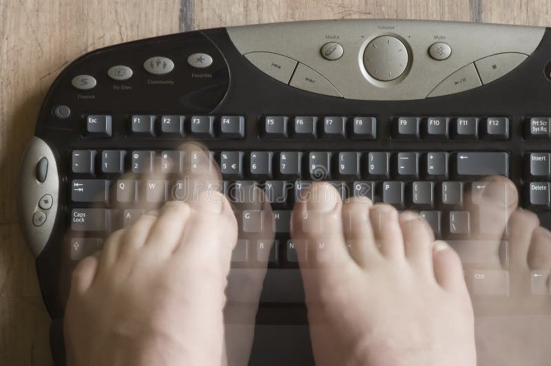 Psaní od nohy může být použita jako příklad fyzicky postižených lidí, způsob psaní (nebo v jiném, humorné souvislosti klávesnice expert)