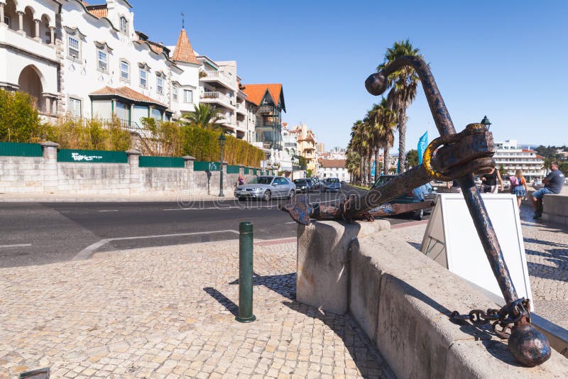 Altes Ankermonument ist auf der Straße von Cascais stockfotos Altes Ankermonument ist auf der Straße von Cascais stockfotos