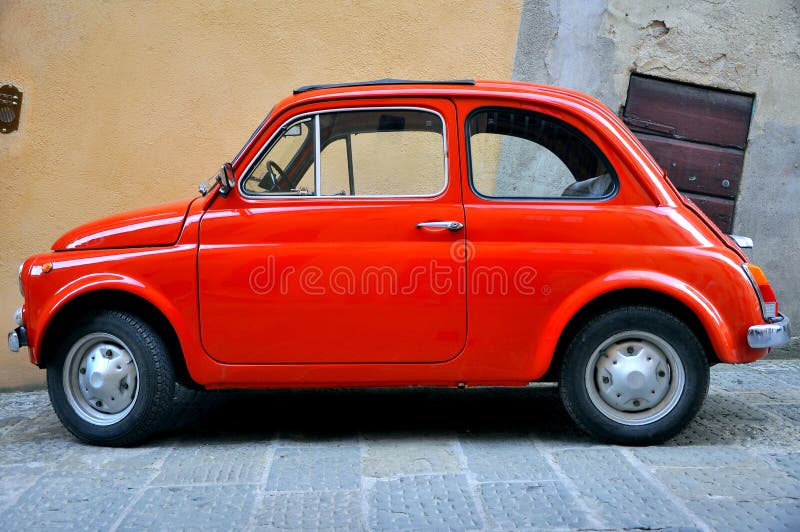 Altes Auto auf den Straßen von Italien