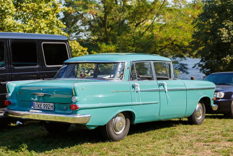 Altes Auto Auf Der Autoausstellung in Potsdam Redaktionelles