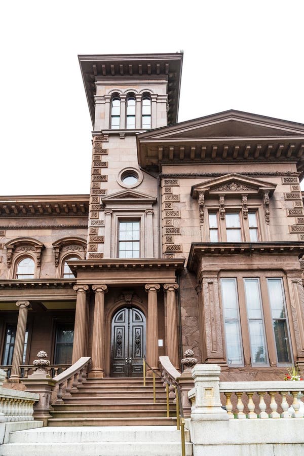Stein-und Stuck-Haus stockfoto. Bild von frontseite, dach - 3438254