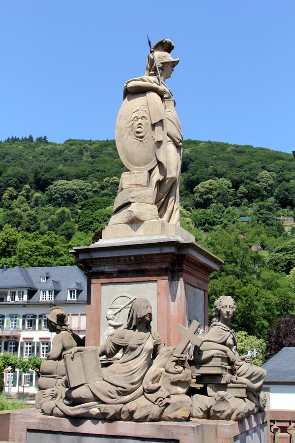 Altes Brückenmonument in Heidelberg, Deutschland