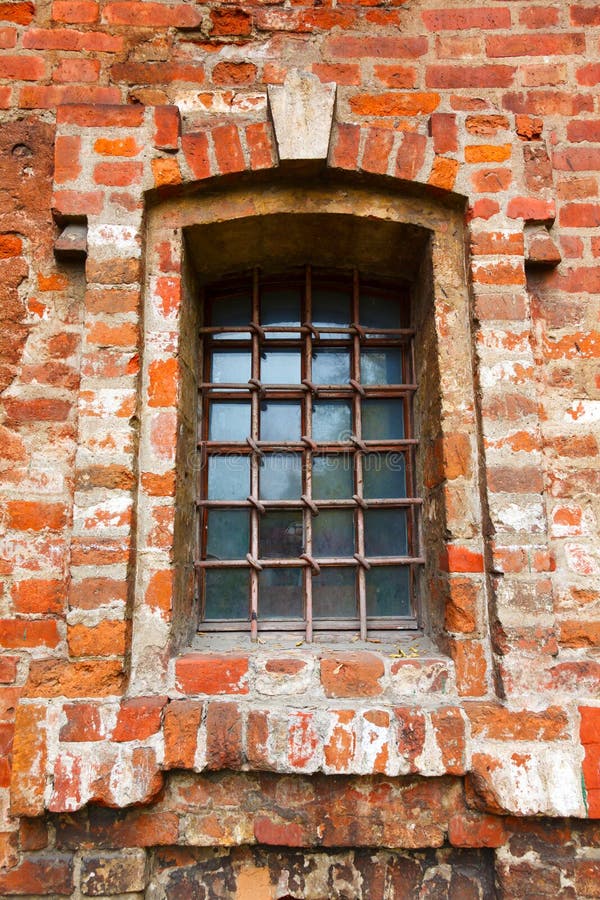 Altes Fenster Mit Stangen In Einem Roten Backstein