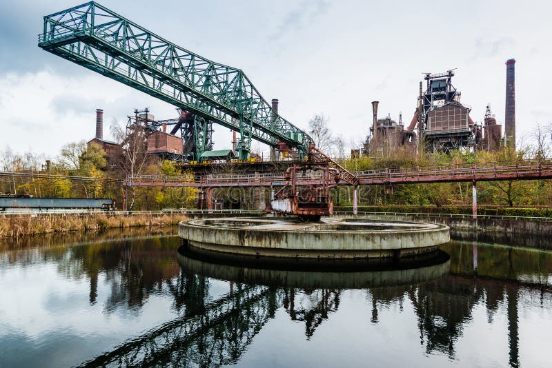 Altes Industriegebäude beim Landschaftspark Duisburg stockfotos Altes Industriegebäude beim Landschaftspark Duisburg stockfotos