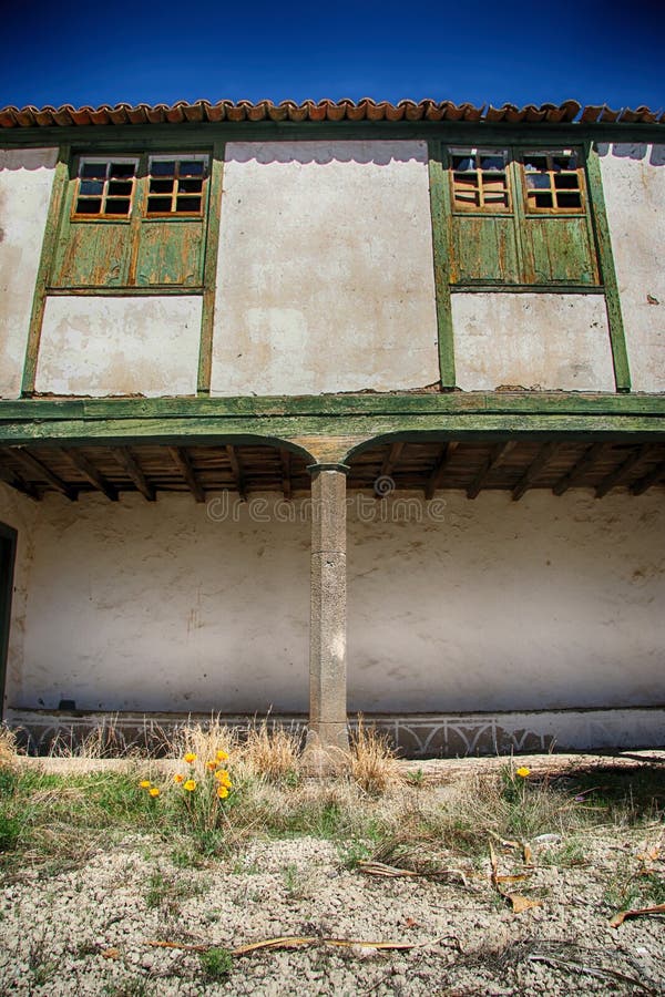 Altes Spanisch Verwitterte Fenster Stockbild Bild von