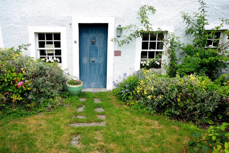 Altes, Traditionelles Haus Und Der Garten Stockbild Bild von unten