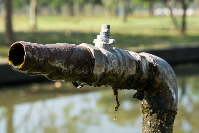 Altes Wasser, Tropfenfänger und Staub stockbild Altes Wasser, Tropfenfänger und Staub stockbild