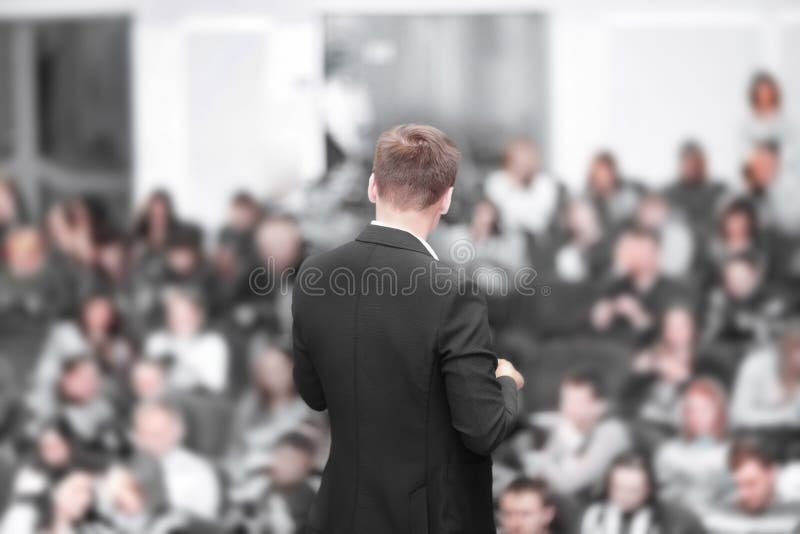 Altoparlante ad un incontro di affari con un rapporto pubblico immagine stock Altoparlante ad un incontro di affari con un rapporto pubblico immagine stock