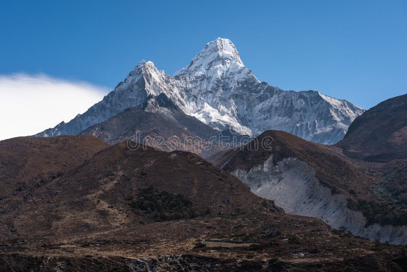 Ama Dablam mountain peak, most famous peak in Everest base camp trekking route in Himalaya mountains range, Nepal