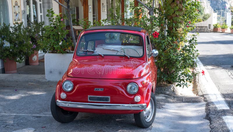 Red Fiat Cinquecento 500 classic car parked off street on the Amalfi Coast, Italy royalty free stock photos Red Fiat Cinquecento 500 classic car parked off street on the Amalfi Coast, Italy royalty free stock photos