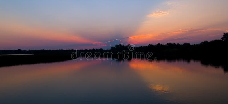 Amanecer en colores pastel de la Nova imágenes de archivo libres de regalías Amanecer en colores pastel de la Nova imágenes de archivo libres de regalías