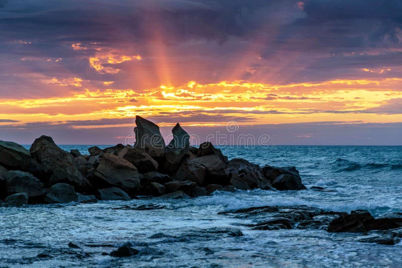 Amanecer en la bahía de Opollo, gran camino del océano, Victoria, Australia fotografía de archivo Amanecer en la bahía de Opollo, gran camino del océano, Victoria, Australia fotografía de archivo