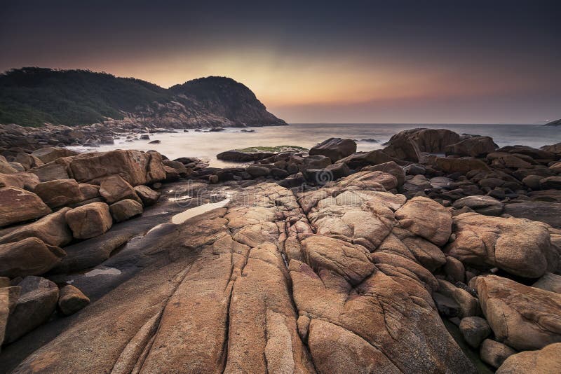 Amanecer en la playa de Shek O, Hong Kong fotografía de archivo libre de regalías Amanecer en la playa de Shek O, Hong Kong fotografía de archivo libre de regalías
