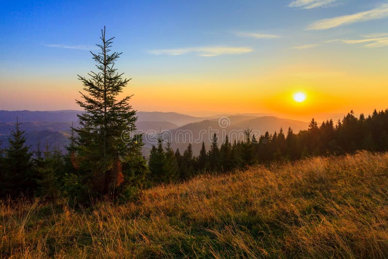 amanecer en las montañas