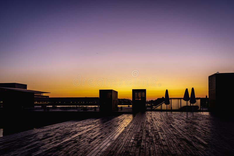 Amanecer en Ophelia Plads en Copenhague foto de archivo libre de regalías Amanecer en Ophelia Plads en Copenhague foto de archivo libre de regalías