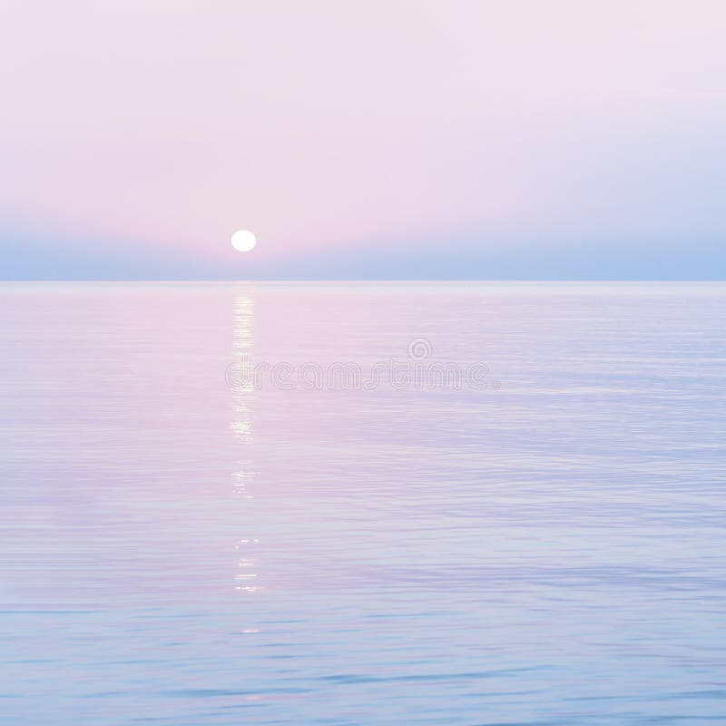 Amanecer tranquilo o puesta de sol sobre el mar aguas tranquilas imagen de archivo libre de regalías