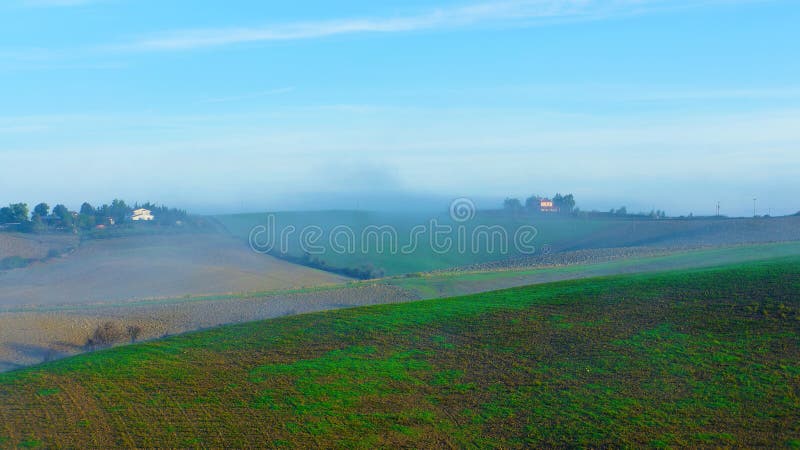 Amanhecer em Tosc?nia, It?lia imagens de stock royalty free Amanhecer em Tosc?nia, It?lia imagens de stock royalty free