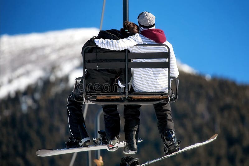 Amantes em Ski Lift