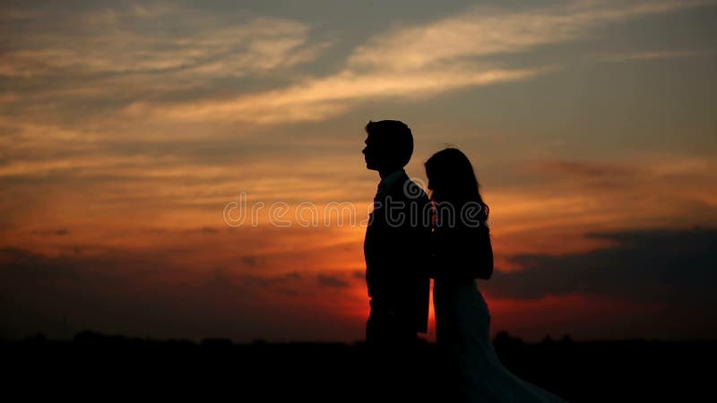 Amants au coucher du soleil