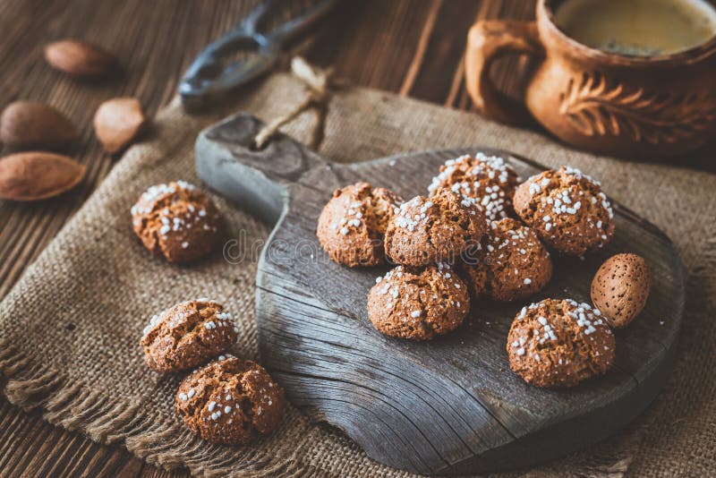 Amaretti Del Chiostro - Italienische Amaretto Plätzchen Stockbild ...