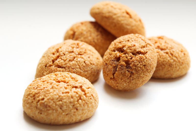 Amarettini cookies