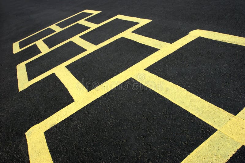 Download Amarillo Del Juego Del Hopscotch En El Pavimento Foto de archivo - Imagen de perspectiva, amarillo: 184524