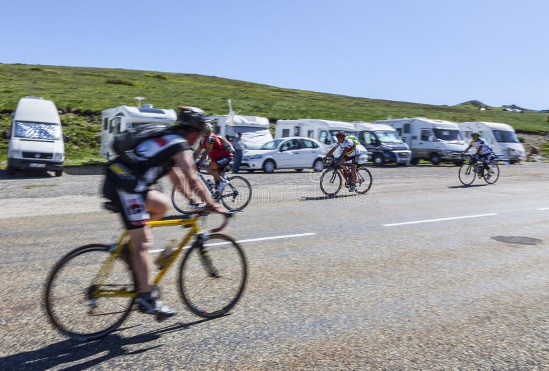 Amateurfietsers op de Weg aan Col. de Pailheres royalty-vrije stock fotografie Amateurfietsers op de Weg aan Col. de Pailheres royalty-vrije stock fotografie