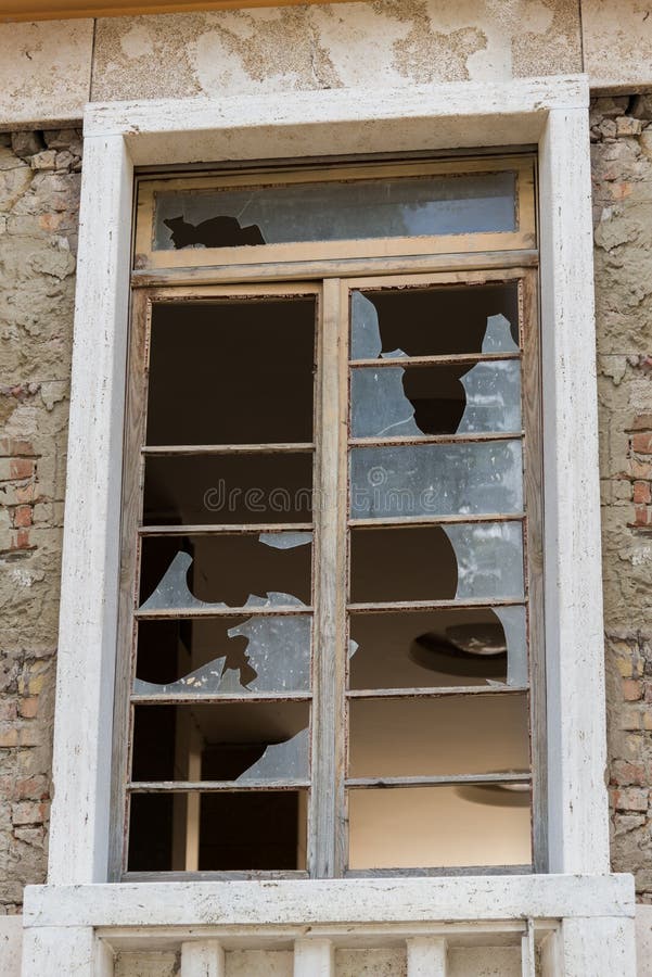 Amatrice - l'Italie, blocaille due au tremblement de terre le 2016 images stock Amatrice - l'Italie, blocaille due au tremblement de terre le 2016 images stock