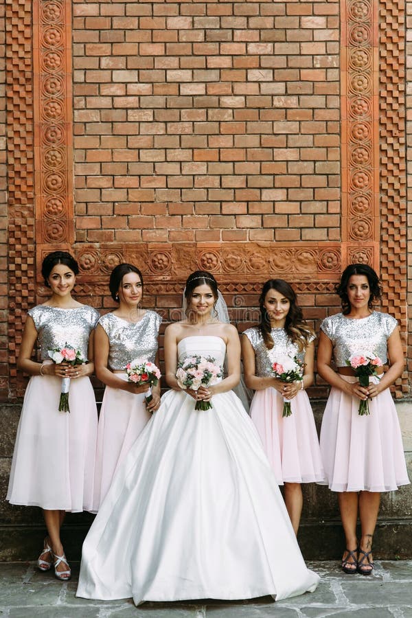 Best Bridesmaids Photos You Should Make | Wedding Forward | Wedding  bridesmaids photos, Wedding picture poses, Bridesmaid