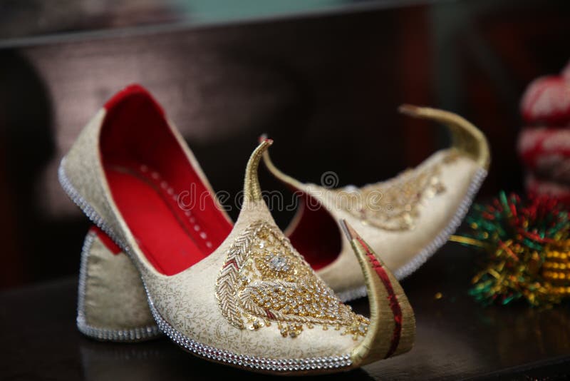 khussa wedding shoes