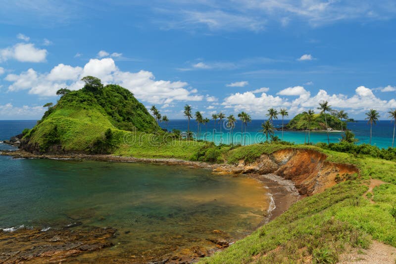 V juhozápadnom cípe slávny Nacpan pláž na ostrove Palawan (El Nido, Filipíny)