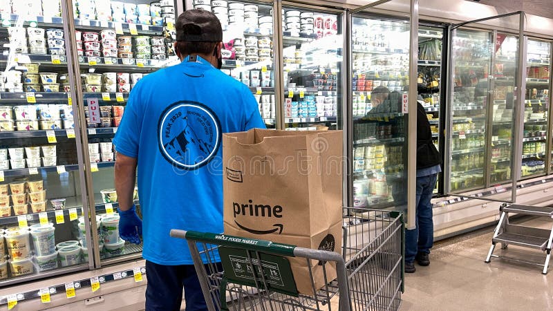 Amazon, primeiros funcionários frescos a fazer compras numa mercearia alimentar inteira