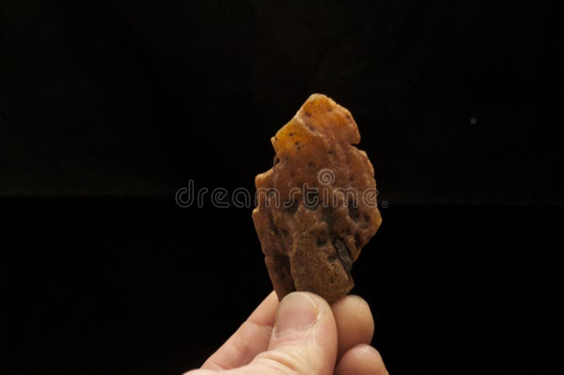 Amber υπό εξέταση Φυσικοί πόροι στοκ φωτογραφίες με δικαίωμα ελεύθερης χρήσης Amber υπό εξέταση Φυσικοί πόροι στοκ φωτογραφίες με δικαίωμα ελεύθερης χρήσης