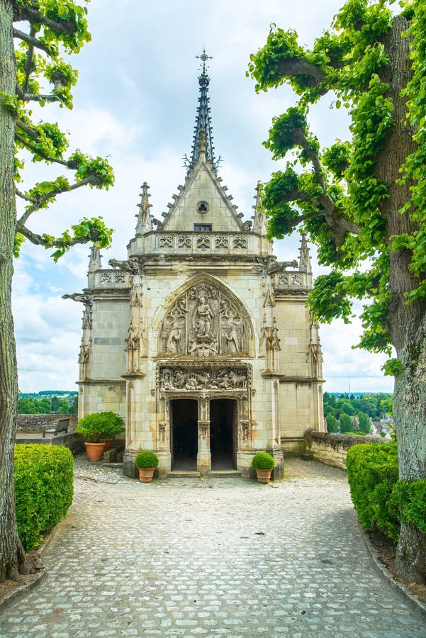 Amboise, Heilig-Hubert-Kapelle, Leonardo Da Vinci-Grab. Die Loire Vall lizenzfreie stockbilder Amboise, Heilig-Hubert-Kapelle, Leonardo Da Vinci-Grab. Die Loire Vall lizenzfreie stockbilder